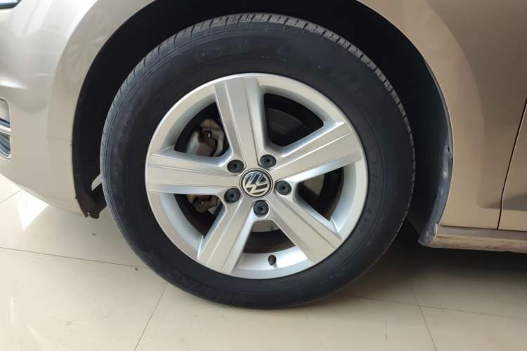 Used Volkswagen Golf 2017 1.6L Automatic Comfort Million-Vehicle Anniversary Edition
