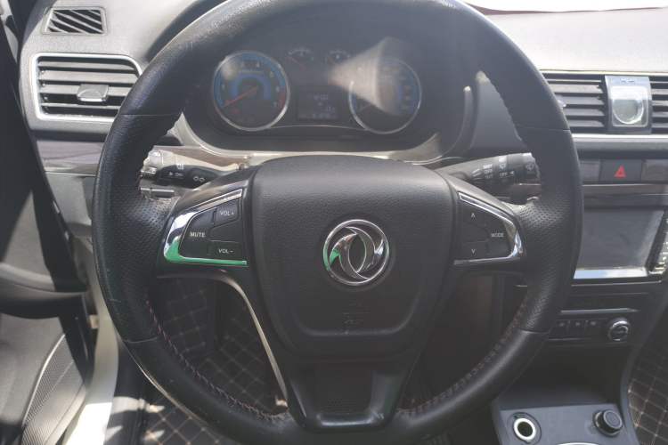 Used Dongfeng Fengon 370 2016 1.5L Manual Luxury Version SFG15-05 7 Seats
