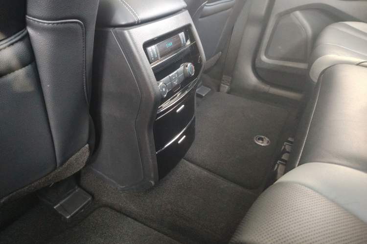 Used Ford Edge 2016 EcoBoost 330 V6 Four-Wheel Drive Sporty 7-Seater
