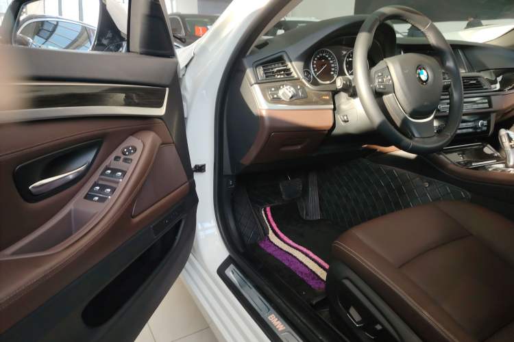 Used BMW 5 Series 2014 525Li Luxury Design Package
