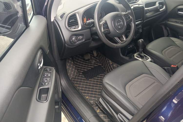 Used  Renegade 2019 220T Automatic Elite Edition