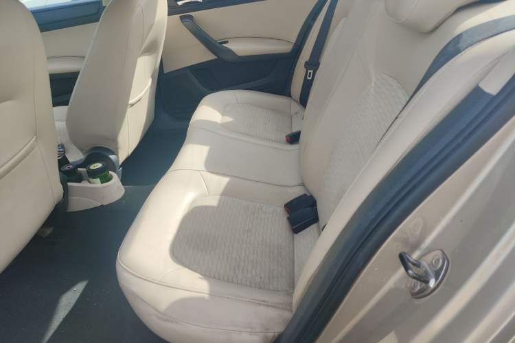 Used Skoda Rapid 2013 1.6L Manual Smart Selection Model
