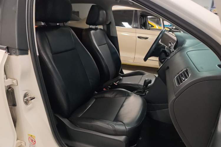 Used Volkswagen Polo 2016 1.6L Automatic Comfort Model
