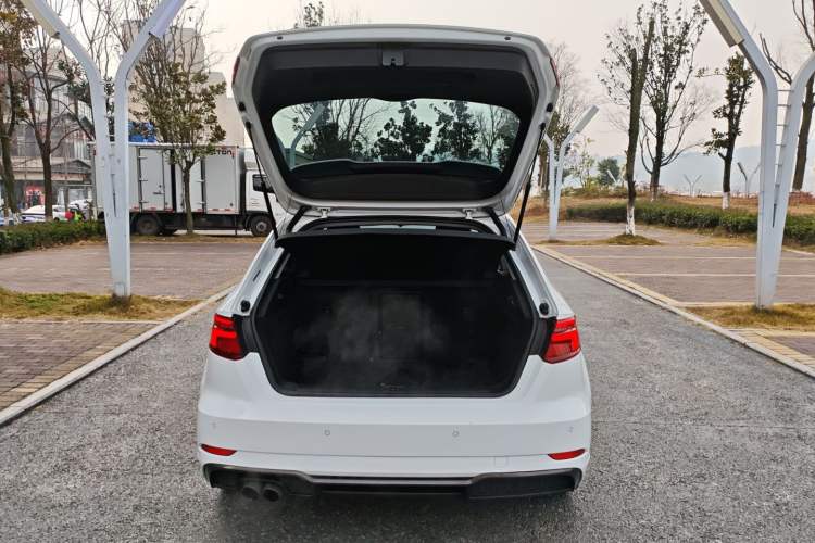 Used Audi A3 2019 Sportback 35 TFSI Sporty Version National V