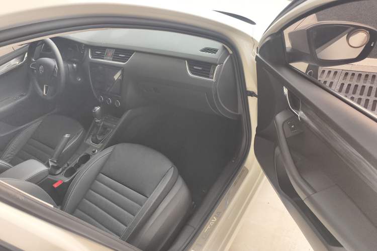 Used Skoda Octavia 2017 TSI280 DSG Smart Drive Edition
