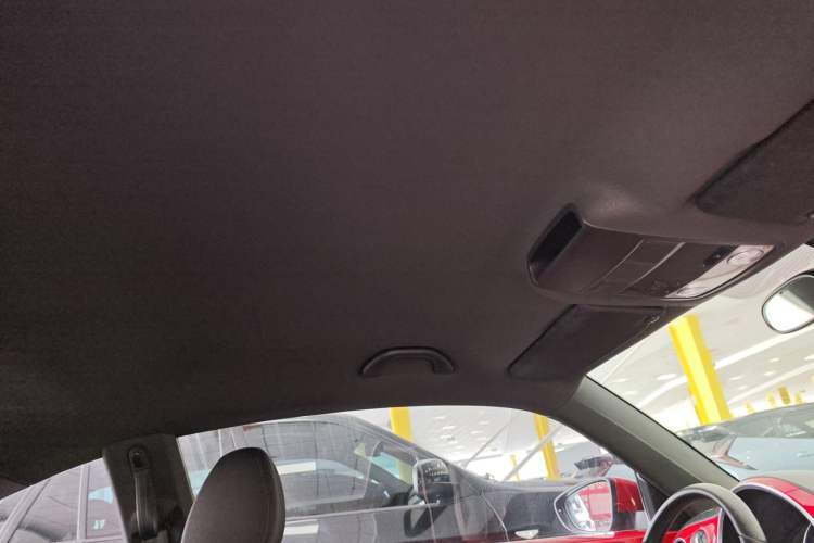 Used Volkswagen Beetle 2015 180TSI model
