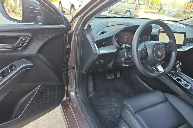 Used MG 5 2021 180 DVVT CVT Youth Luxury Edition
