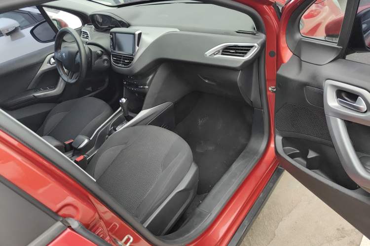 Used Peugeot 2008 2018 1.6L Automatic Fashion Edition
