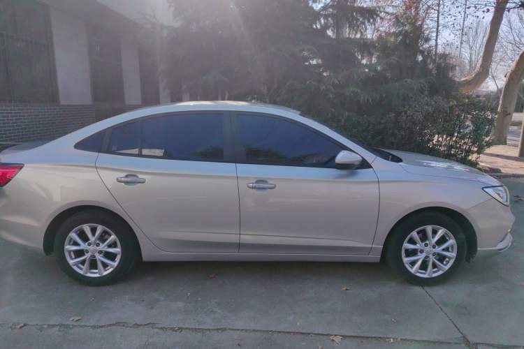 Used Roewe i5 2019 1.5L Manual 4G Connected Langyue Edition
