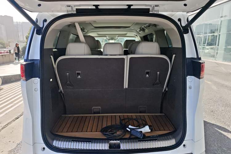 Used Denza D9 2022 DM-i 970 Four-Wheel Drive Prestige Model
