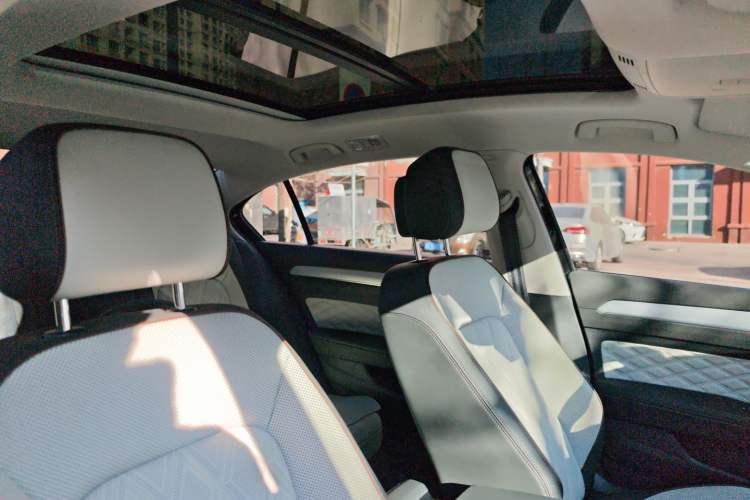 Used Volkswagen Magotan 2025 Revised Version 2 Zhongxiang Edition 330TSI DSG Luxury Trim
