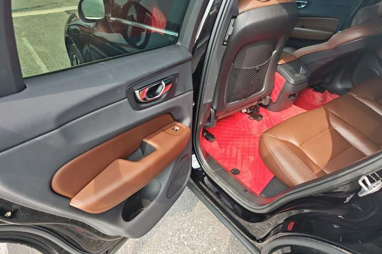 Used Volvo XC60 2023 B5 4x4 Smart Luxury Edition
