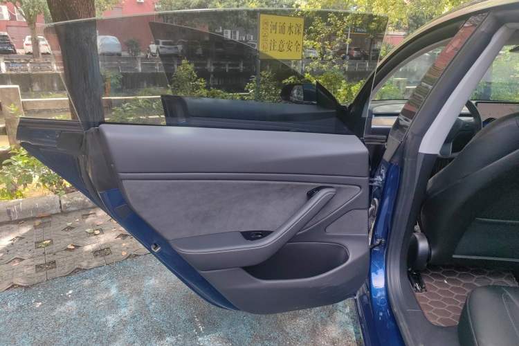 Used Tesla Model 3 2019 Long-Range All-Wheel-Drive Version
