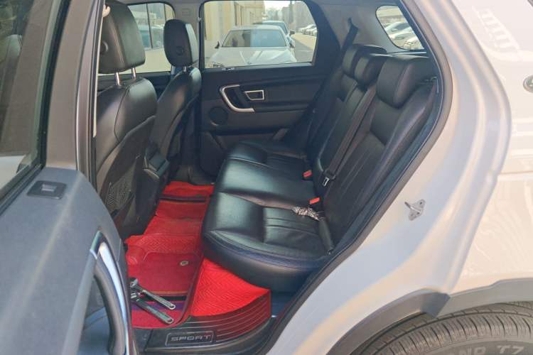 Used Land Rover Discovery Sport 2019 240 PS SE Version China VI Standard
