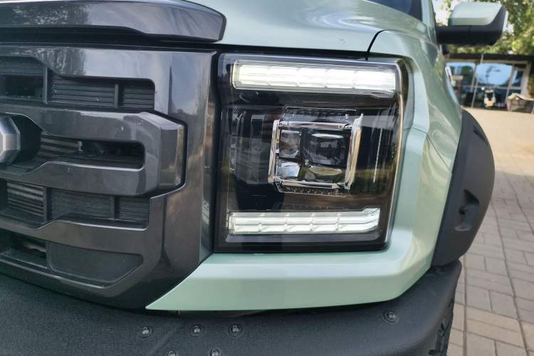 Used JMC DaDao 2023 Fly King 2.3T Gasoline Automatic 4x4 Extreme Edition
