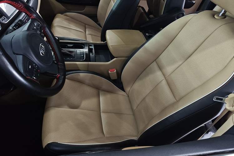 Used Kia Carnival 2015 2.2T Luxury Edition China IV
