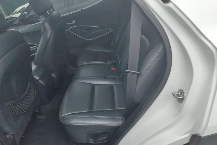 Used Hyundai Santa Fe 2015 2.0T Automatic Two-Wheel Drive Smart Version 5 Seats
