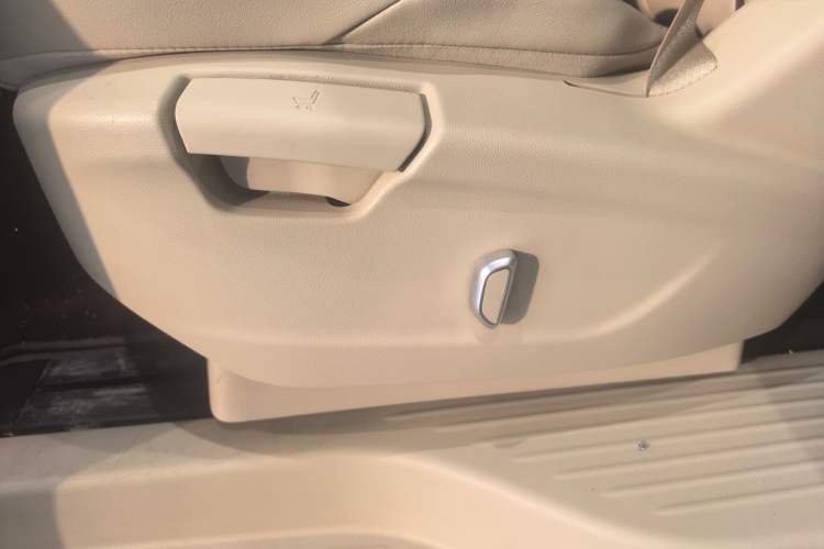 Used Buick GL8 2023 ES Lu Zun Deluxe Model
