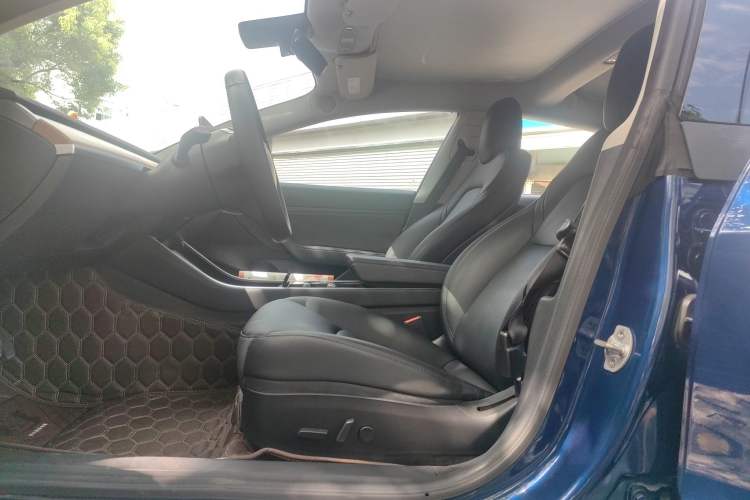 Used Tesla Model 3 2019 Long-Range All-Wheel-Drive Version
