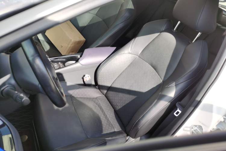 Used Toyota IZOA 2018 2.0L Yichi Version China VI Standard