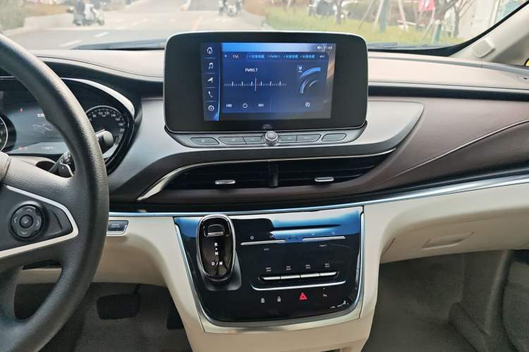 Used Buick GL8 2023 Land Executive Class Comfort Model