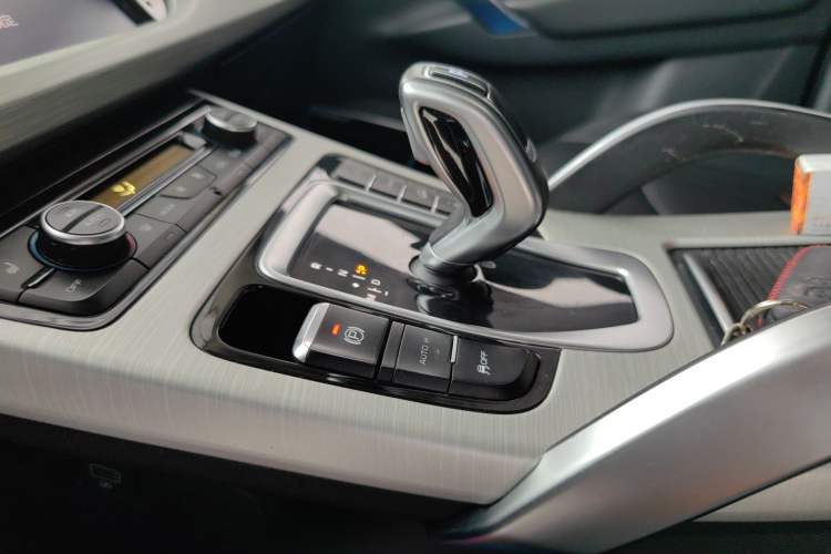 Used Geely Auto Emgrand X7 Sport 2020 1.8TD DCT Two-Wheel Drive Smart Connect 4G-Enabled Version