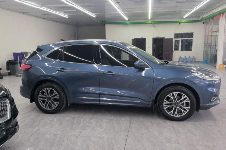 Used Ford Escape 2020 EcoBoost 245 Four-Wheel Drive Luxury Edition