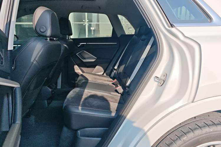 Used Audi Q3 2021 40 TFSI Fashion Dynamic Model
