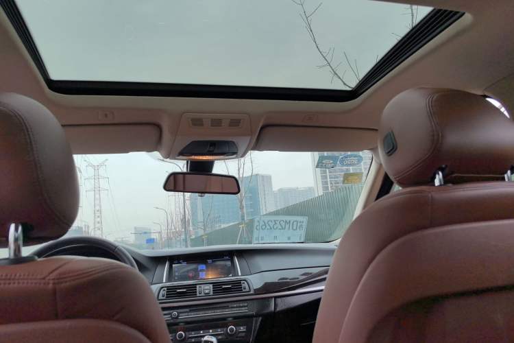 Used BMW 5 Series 2014 525Li Leading Model
