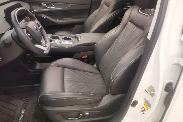 Used Changan UNI-K 2024 2.0T Two-Wheel Drive YueShang Trim
