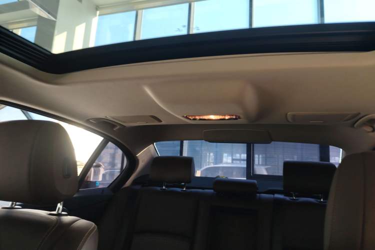 Used BMW 5 Series 2014 525Li Luxury Design Package
