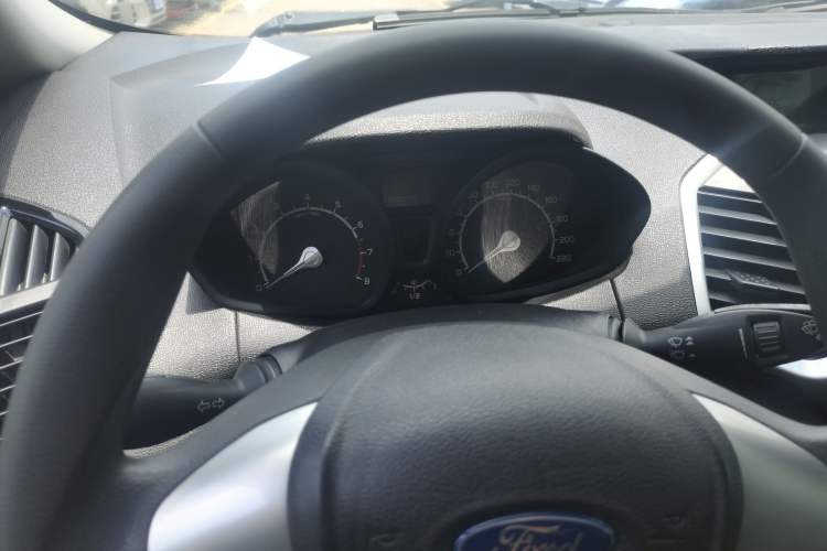 Used Ford EcoSport 2013 1.5L Manual Fashion Model
