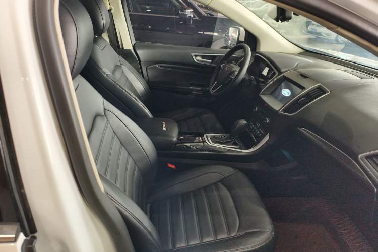 Used Ford Edge 2016 EcoBoost 245 Four-Wheel Drive Titanium Edition 7-Seater
