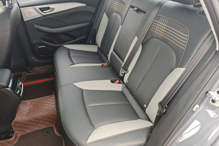 Used Roewe i6 MAX 2020 300TGI Automatic Cool & Stylish Skyroof Edition
