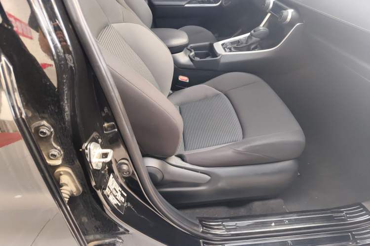 Used Toyota Wildlander 2022 Dual-Engine 2.5L E-CVT Two-Wheel Drive Leading Edition
