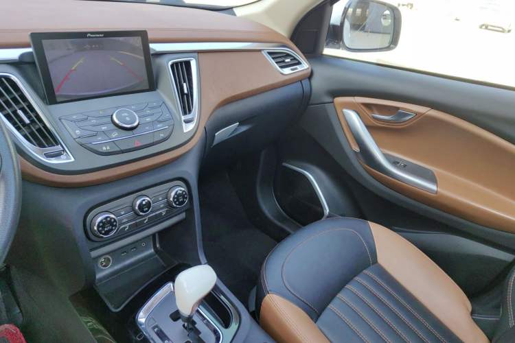 Used Soueast DX7 2017 1.5T Automatic Glory Edition
