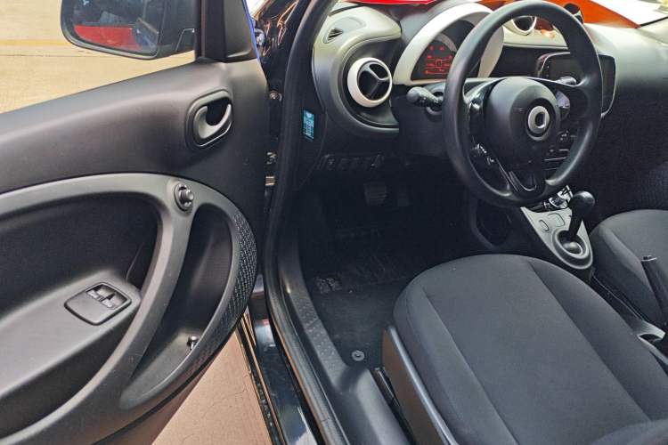 Used  forfour 2018 1.0L 52 kW Dynamic Edition
