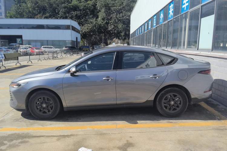 Used BYD Qin PLUS 2025 DM-i Smart Drive 55KM Leading Model
