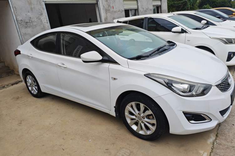 Used Hyundai Elantra 2016 1.6L Automatic Smart Version
