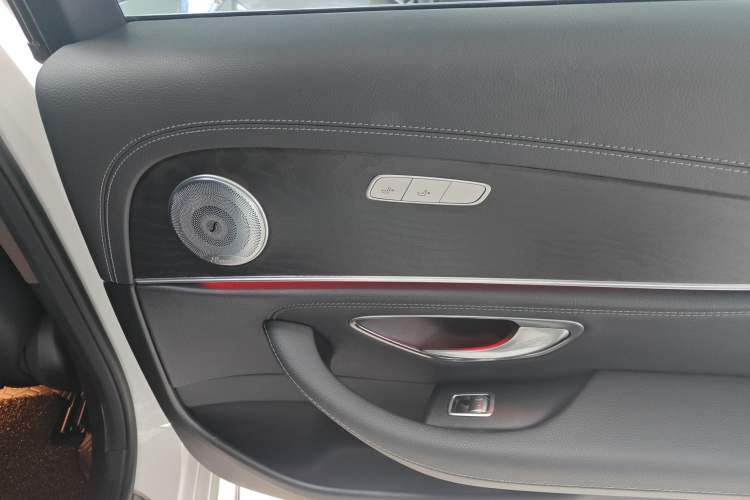 Used Mercedes-Benz E-Class 2016 E 300 L Sporty and Stylish Model
