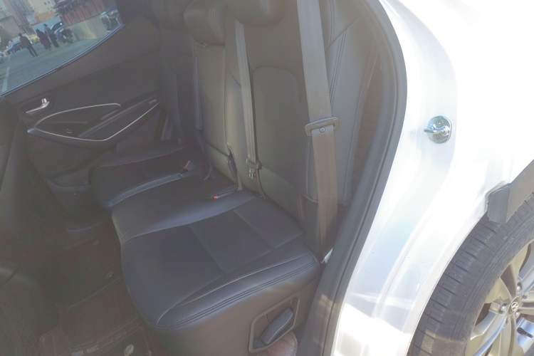 Used Hyundai Santa Fe 2013 2.4L Automatic 4x4 Smart Version
