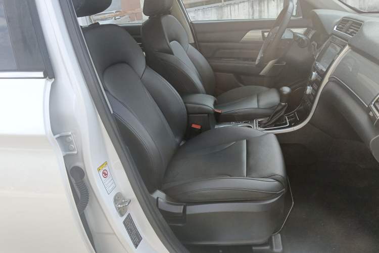 Used Haval H2 2017 Red-Label 1.5T Automatic Two-Wheel Drive Luxury Model
