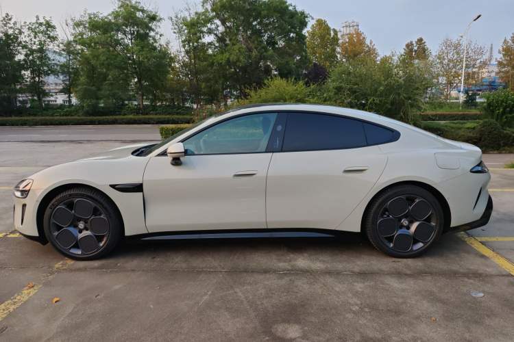 Used  SU7 2024 Rear-Drive Long-Range Intelligent Driving Version
