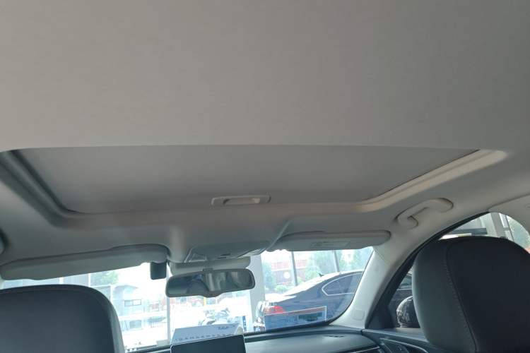 Used Hongqi H5 2022 Classic Model Facelift 1.8T Automatic Smart Connect Flagship Edition
