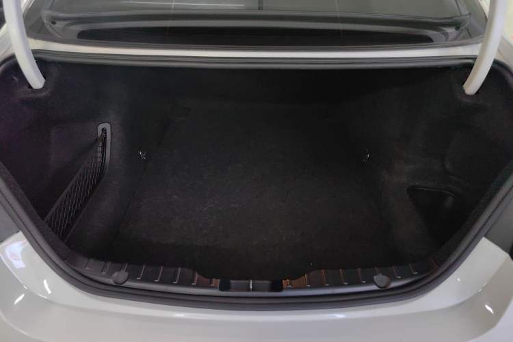 Used BMW 5 Series 2013 525Li Leading Model