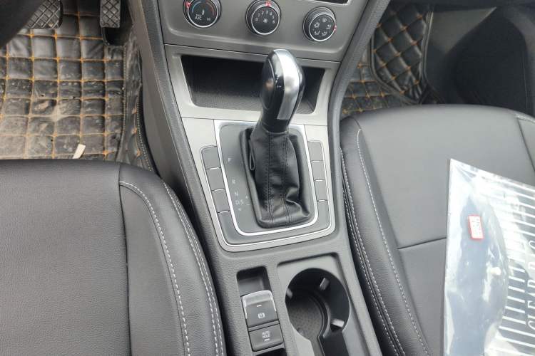 Used Volkswagen Golf 2014 1.6L Automatic Fashion Model
