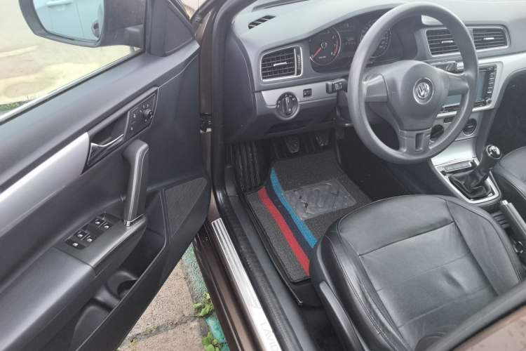 Used Volkswagen Gran Lavida 2013 1.6L Manual Comfort Model
