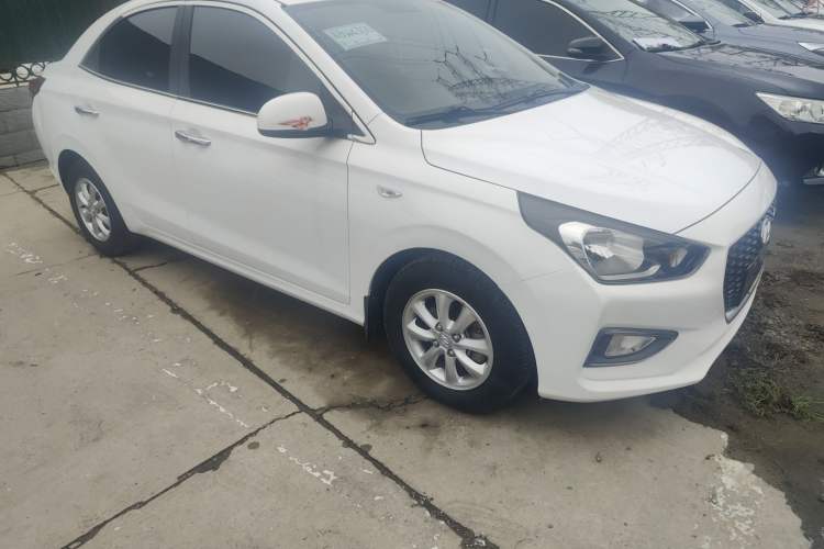 Used Hyundai Verna 2017 1.4L Manual Colorful Skyroof Version China V Standard
