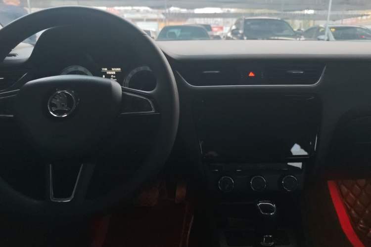 Used Skoda Octavia 2019 1.5L Automatic Smart Drive Luxury Edition China VI Standard
