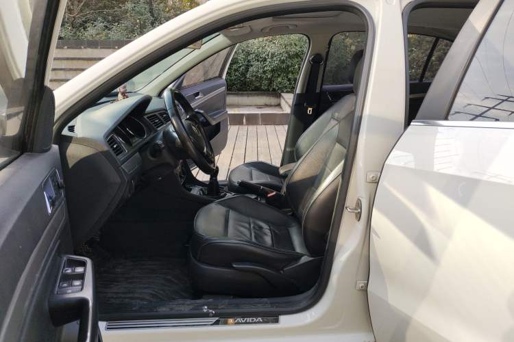 Used Volkswagen Lavida 2015 1.6L Manual Comfort Edition